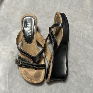 Mudd Wedge Sandal - size 8.5